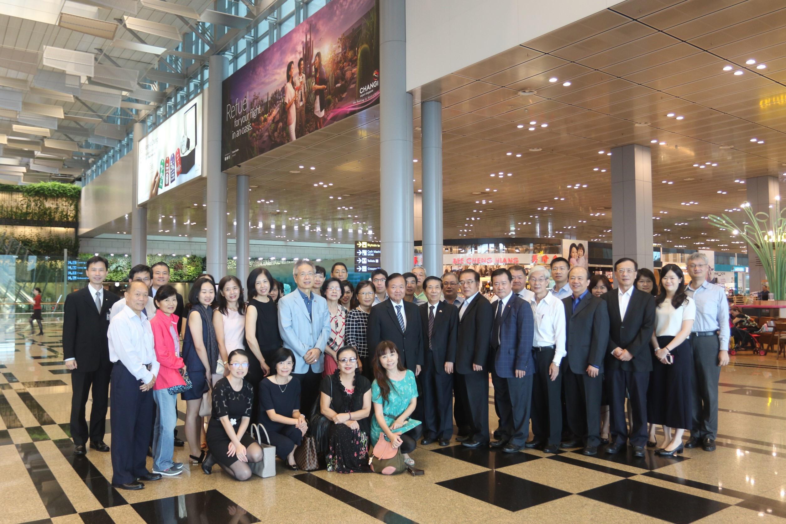 1.	Taiwanese compatriots giving Representative Ta-Tung Jacob Chang (front standing row, eighth and ninth from right) a hearty sendoff at Changi Airport.