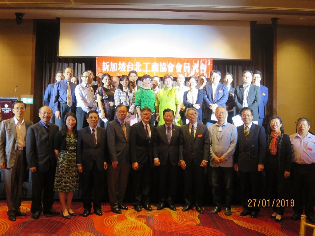 Group photo of Representative Francis Liang (front row, sixth from right) and Deputy Representative Steven Tai (extreme left) with new TBA SG President Shih Chih Lung, his committee members, and their VIP guests.
