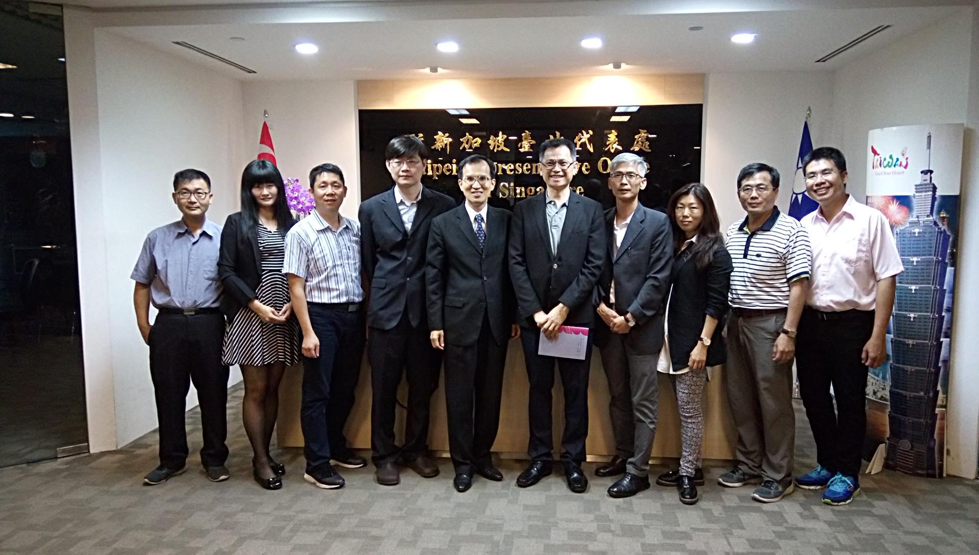 Delegation led by Pusin Township Mayor Chang Cheng-yu (right fifth) called on Deputy Representative Steven Tai (left fifth) (March 5 2018)