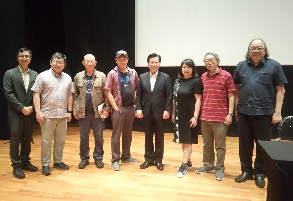 Representative Francis Liang (fourth from right) with the panel of experts at the talk entitled “Eco-Documentaries: A Tribute to Chi Po-Lin”. (2018/05/06)