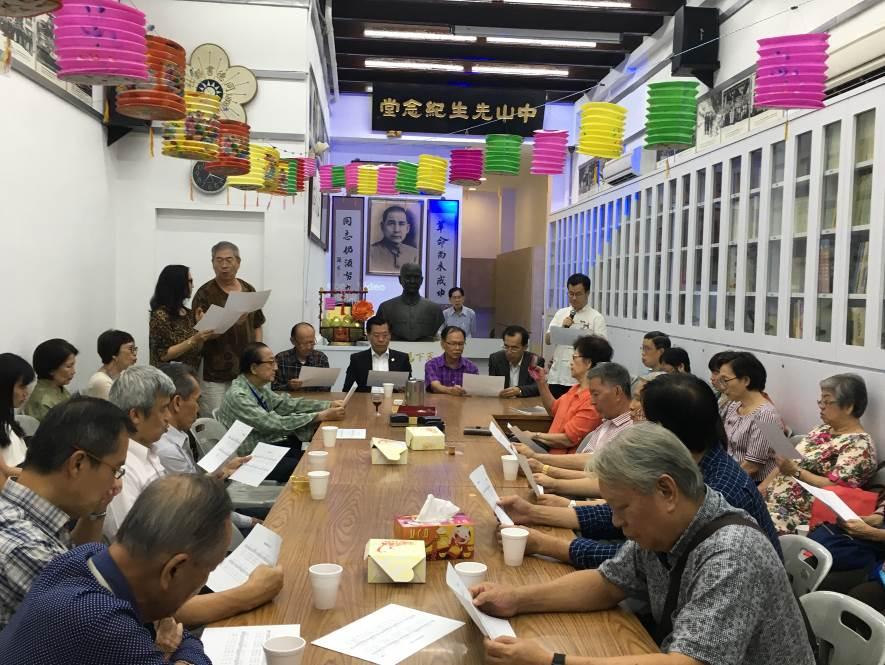 Everyone joining in the sing-along at the United Chinese Library’s 2018 Mid-Autumn Festival Celebration. (2018/09/25)