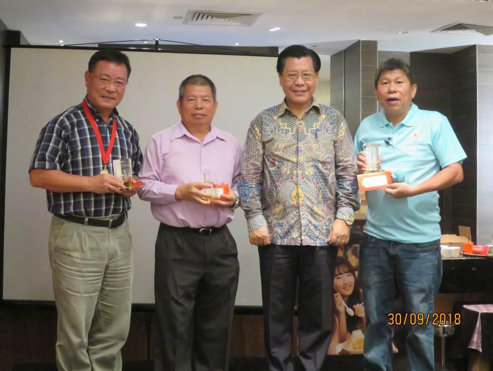 Representative Francis Liang (second from right) with the top three winners in the men's category of the Woodball Championship. (2018/09/30)