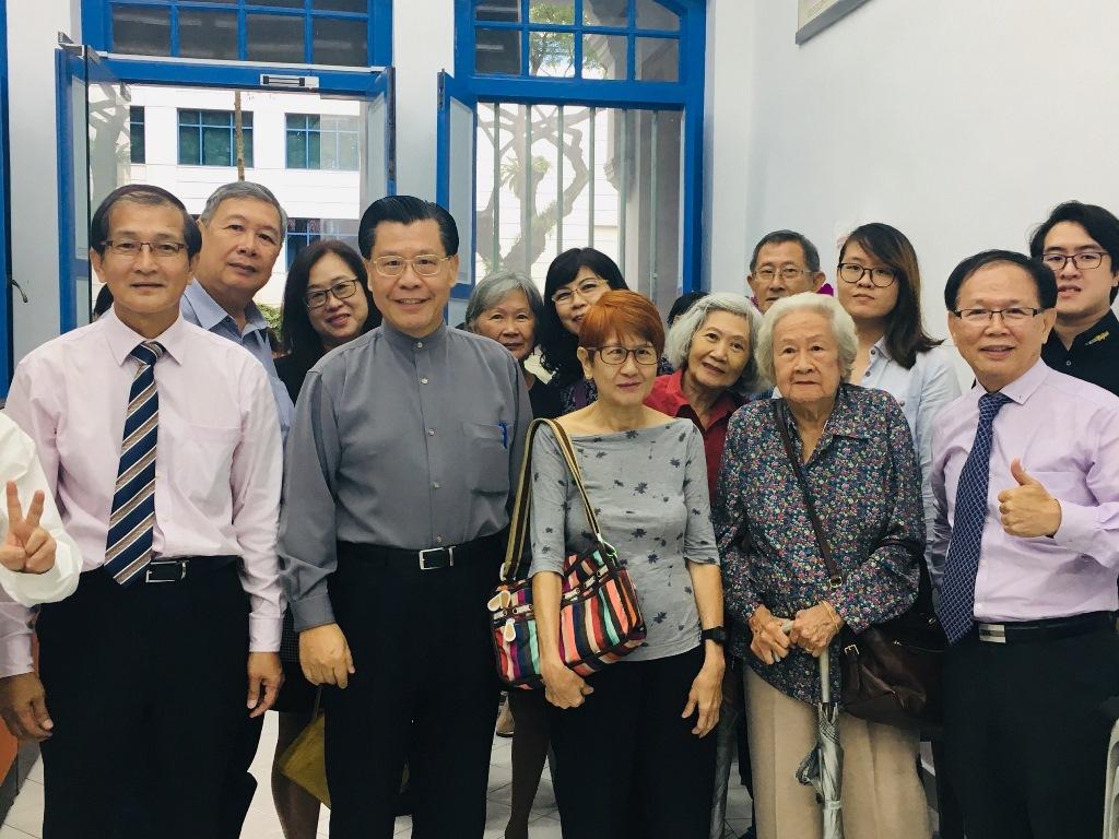 Group photo of Representative Francis Liang (second from left), Mr. Cham Seng Yin (extreme right), President of the United Chinese Library and other VIP guests at the memorial service to commemorate Dr. Sun Yat Sen’s 153rd birth anniversary. (2018/11/11)