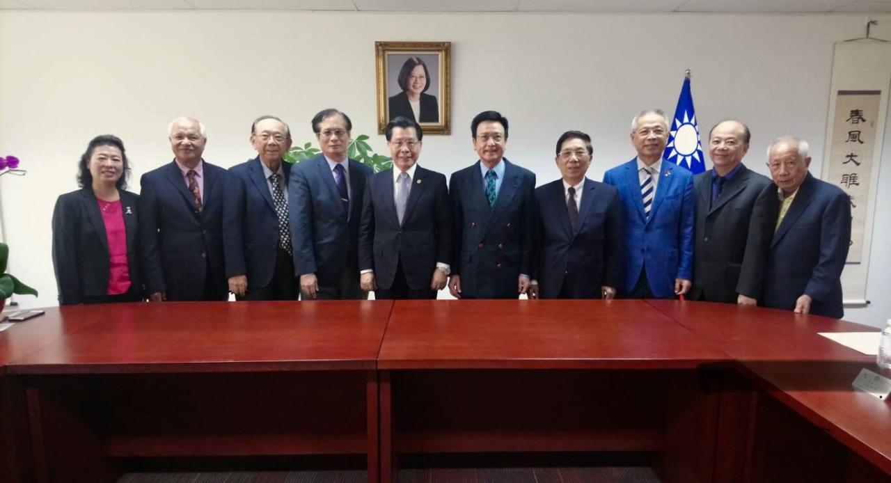 Group photo of Representative Francis Liang (sixth from right) with Mr. Chang Jia Sheng (fifth from right), and committee members of the Overseas Community Affairs Council.