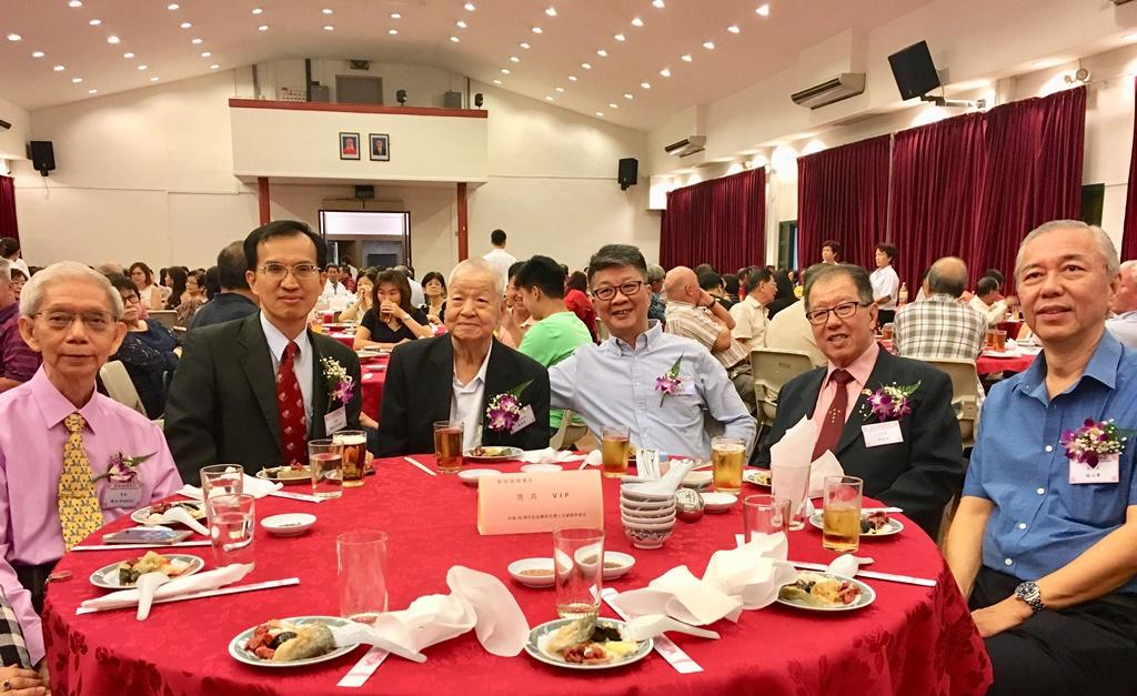 Deputy Representative Steven Tai (second from left) at the VIP table with Oh Hong Sia Association’s President, Honorary President and other esteemed personalities.