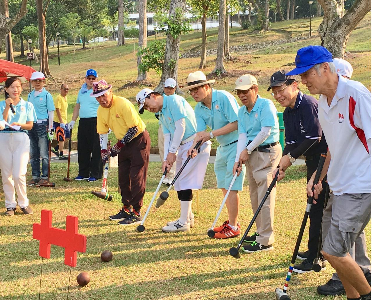 Representative Francis Liang (second from right) tees off with other VIPs at the ROC 108th Double Tenth Woodball Championship (2019/09/08)