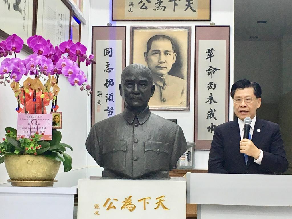 Representative Francis Liang delivering his address at the memorial service in honor of Dr. Sun Yat Sen. (2019/11/12)