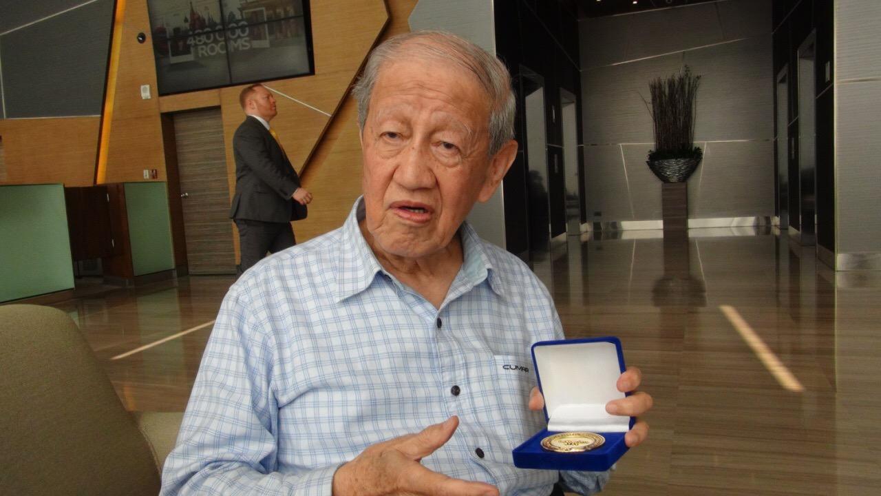 台灣蘭花產銷發展協會名譽理事長陳石舜獲泰國皇室頒發終身貢獻獎