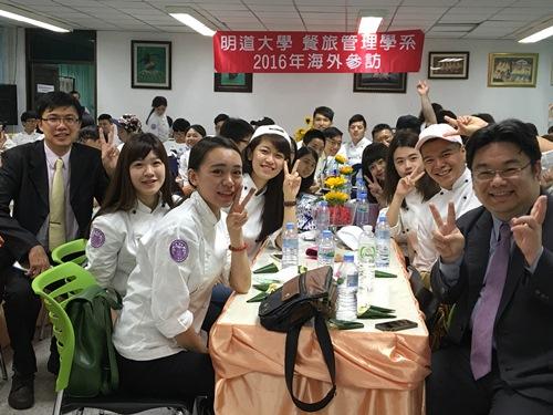 明道大學餐飲管理學系師生在Saowabha Vocational College學習製作泰國菜