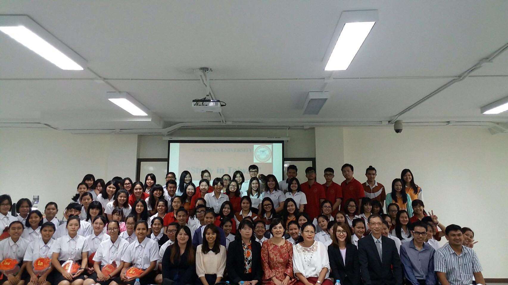 與Naresuan University參加留學台灣說明會師生合影
