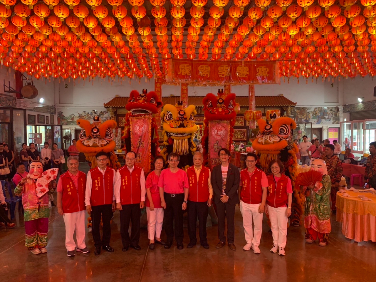 泰國南瑤媽祖宮於2025年4月20日隆重舉辦天上聖母聖誕祝壽大典，駐泰國代表處張俊福大使偕董思齊公使率領代表處同仁出席，與僑界賢達、泰國政要共襄盛舉，向媽祖祈求台泰兩地風調雨順、國泰民安。

出席貴賓包括南瑤媽祖宮主任委員林朝坤、監事長陳文瑞、建廟主委郭修敏、活動籌備主委林信慧、華僑協會余聲清主席、泰國台灣商會聯合總會陳漢川總會長，以及泰國龍仔厝府副府尹Banphot Chantarawong等政、僑界人士，場面溫馨熱烈。
