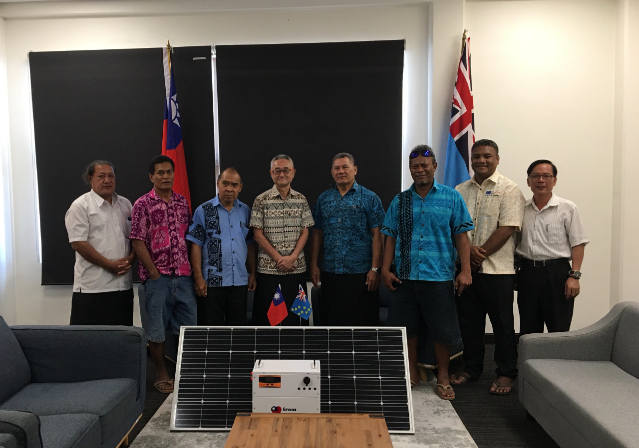 本館蘇大使仁崇本(2021)年5月11日應邀出席「潔淨能源計畫」捐贈典禮。