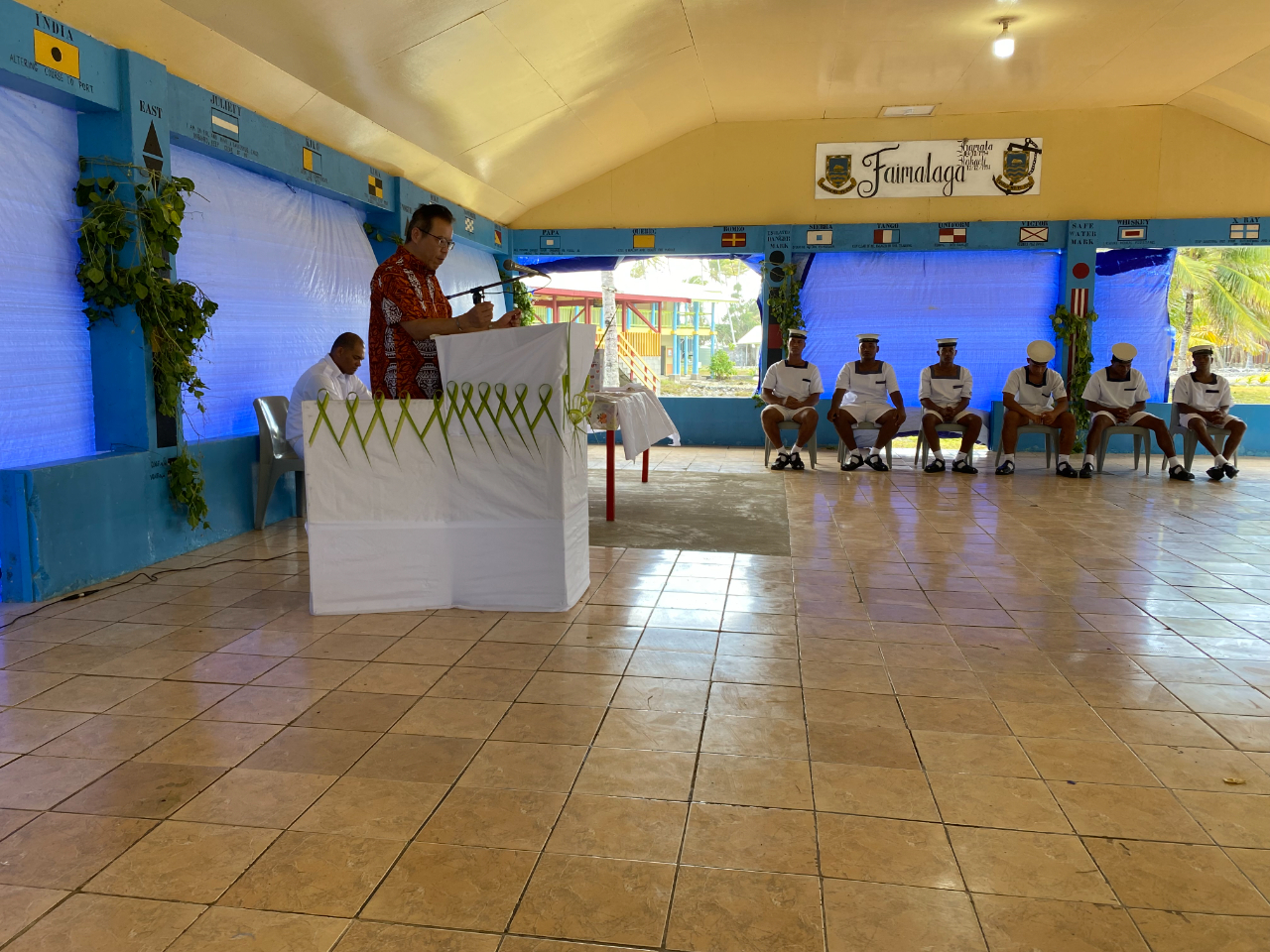 林東亨大使應邀於111年12月23日出席吐瓦魯海事學校(TMTI)第111期海事人員結業典禮。教育部次長Tufoua Panapa、海外海員工會秘書長Tusaga Iosefa，以及畢業生家長約50人出席。