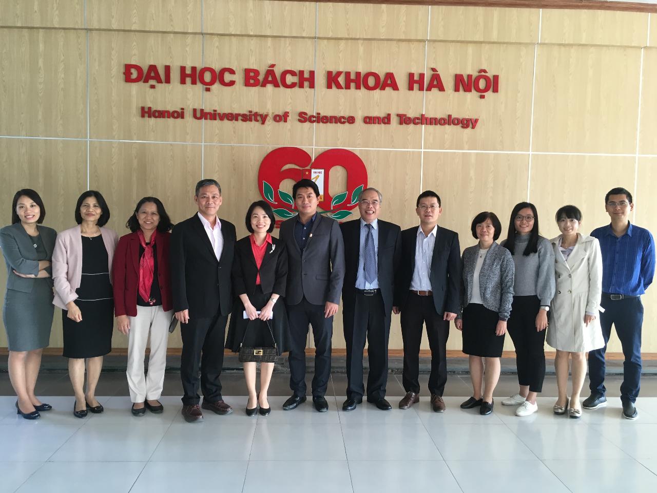 Ms.Jin-ling Chen, Deputy Representative of Taipei Economoic and Cultural Office (TECO), along with Ms. Yao-ling Wang, Secretary of TECO, attended a charter ceremony held at Hanoi University of Science and Technology (HUST) on Nov. 23. The ceremony was to celebrate the establishment of Vietnam branch center of APEC Research Center for Advanced Biohydrogen Technology (APEC-ACABT) at HUST. Prof. Dr. Shu-Yii Wu, President of APEC-ACABT, Dean of College of Engineering, Feng Chia University, hosted the said ceremony. 