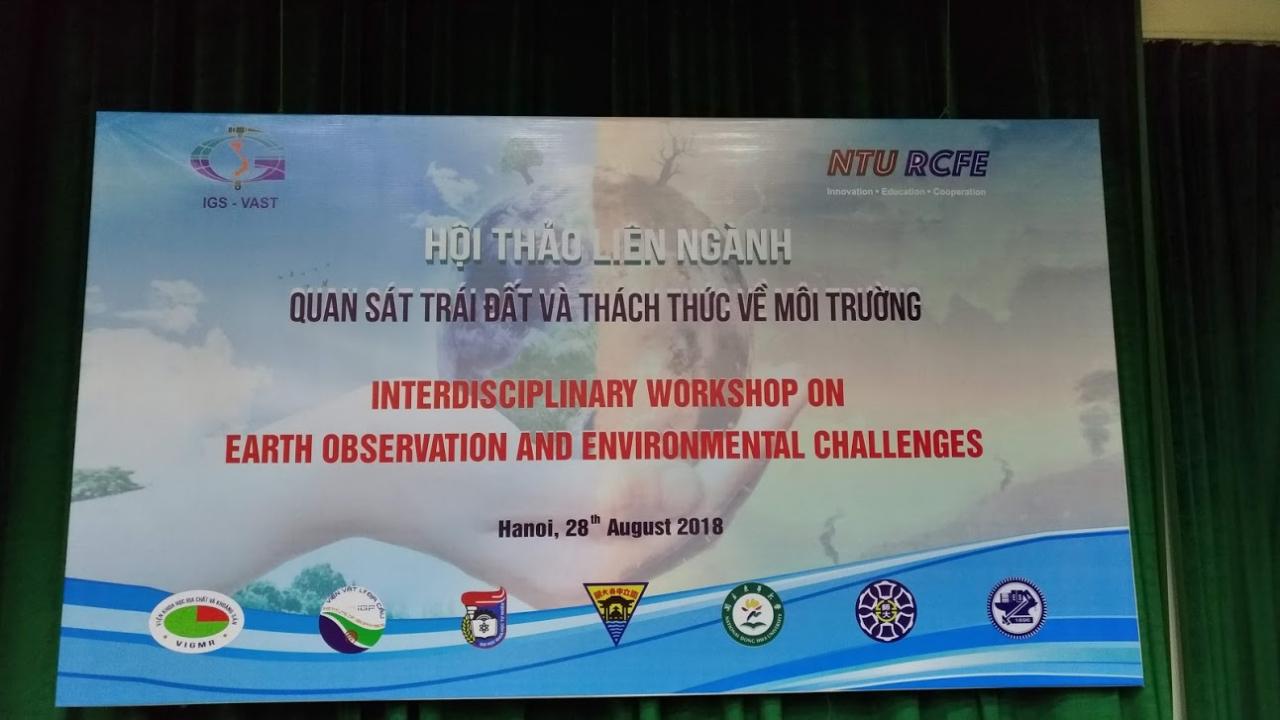 Nhằm thực hiện dự án "Trung tâm nghiên cứu khoa học trái đất bền vững" của Bộ Giáo dục Đài Loan, đoàn 17 chuyên gia, học giả gồm Giáo sư Đại học quốc gia Đài Loan Prof. Ching-Hua Lo và Prof. Wen- Yen Chang - Thư ký điều hành Văn phòng xúc tiến dự án "Phòng chống thiên tai thông minh và nghiên cứu hợp tác quốc tế trong lĩnh vực khoa học trái đất với các nước khu vực Đông Nam Á" của Bộ Khoa học và Công nghệ Đài Loan, đồng thời cũng là giáo sư của Trường ĐH quốc lập Đông Hoa, dẫn đoàn giáo sư, chuyên gia của ĐH Quốc gia Đài Loan, ĐH Sư phạm, ĐH Trung ương, ĐH Đông Hoa, ĐH Giao thông, dưới sự hỗ trợ của Phòng Khoa học Công nghệ - Văn phòng Kinh tế và Văn hóa Đài Bắc tại Việt Nam, đã phối hợp với Viện Địa chất, Viện Vật lý địa cầu, Viện Công nghệ môi trường (VAST), Viện khoa học địa chất và khoáng sản (MONRE), Tổng Cục địa chất và khoáng sản Việt Nam, ĐH Quốc gia Hà Nội, ĐH Tài nguyên và Môi trường Hà Nội tổ chức thành công Hội thảo liên ngành “Quan sát trái đất và thách thức về môi trường” vào ngày 28 tháng 8 vừa qua. Hội thảo có sự tham dự của hơn 80 chuyên gia trong các lĩnh vực liên quan và đã có 16 báo cáo chất lượng cao được trình bày.