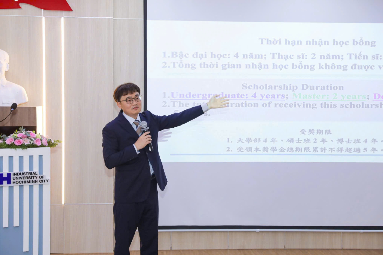 林組長表示，教育部除鼓勵優秀學生申請赴臺攻讀學位外，也歡迎越南學生申請「Taiwan Experience Education Program，簡稱TEEP」，藉由短期交流與參訪，深入了解臺灣的高等教育環境與多元文化。