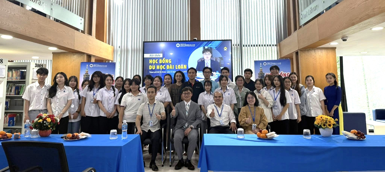 胡志明市工商大學校長及國際處師長熱情接待，並應邀於該校圖書館向學生介紹臺灣獎學金。該活動吸引約三百位學生報名參加，現場氣氛熱烈。林組長除介紹多項臺灣政府提供的獎學金資源外，亦與學生進行深入交流，熱情回應學生關於赴臺升學與生活的提問。林組長表示，教育部除鼓勵優秀學生申請赴臺攻讀學位外，也歡迎越南學生申請「Taiwan Experience Education Program，簡稱TEEP」，藉由短期交流與參訪，深入了解臺灣的高等教育環境與多元文化。教育組持續推動臺越教育合作與青年交流，期望讓更多越南學生有機會親身體驗臺灣的學習環境與人文風貌。